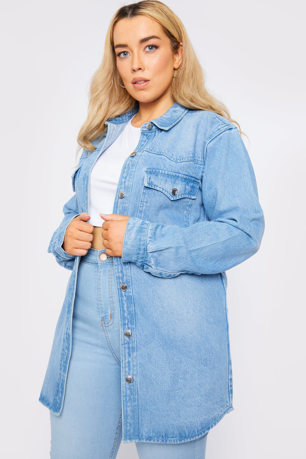 PLUS SIZE LONG DENIM SHIRT - LIGHT BLUE WASH