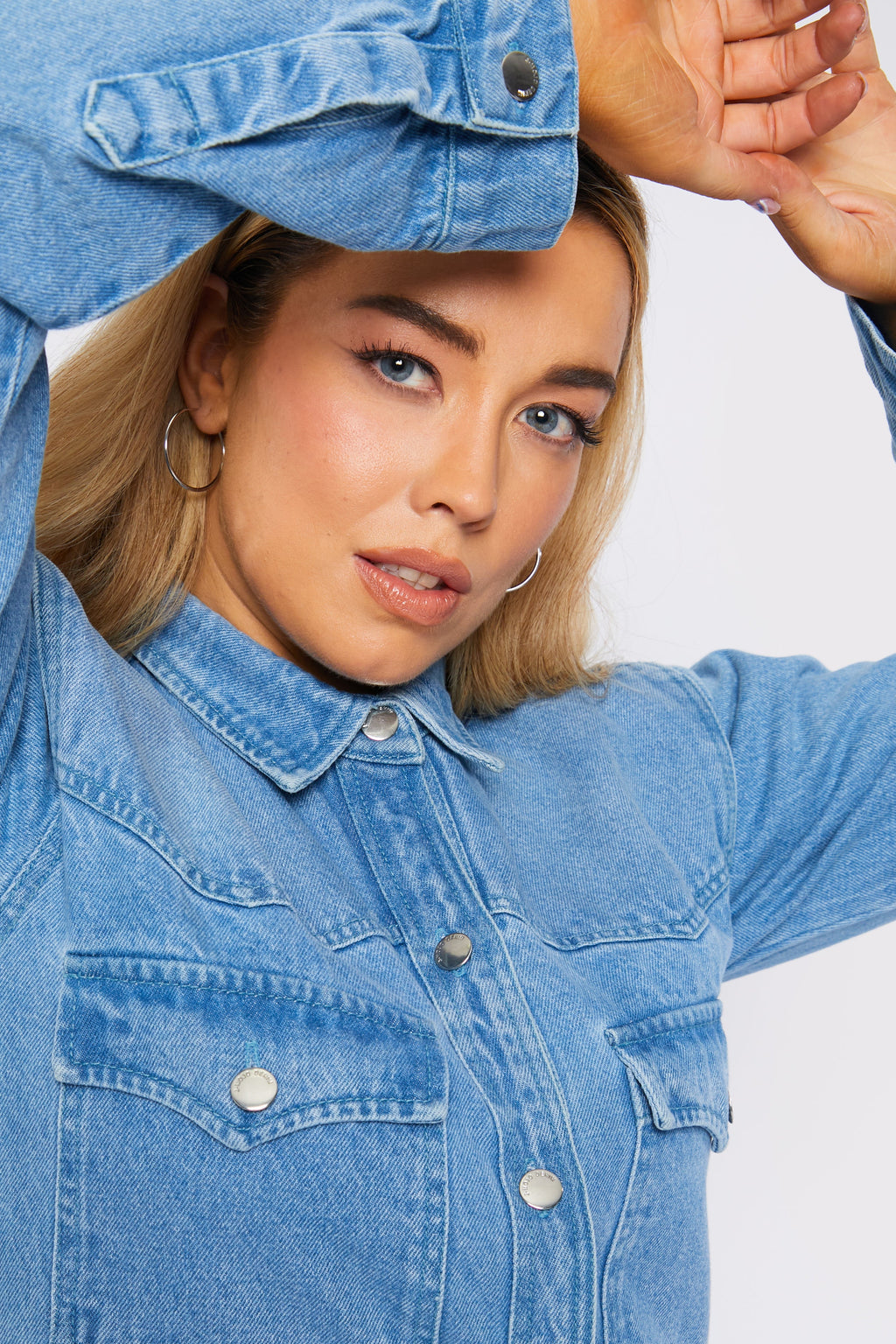 PLUS SIZE LONG DENIM SHIRT - LIGHT BLUE WASH