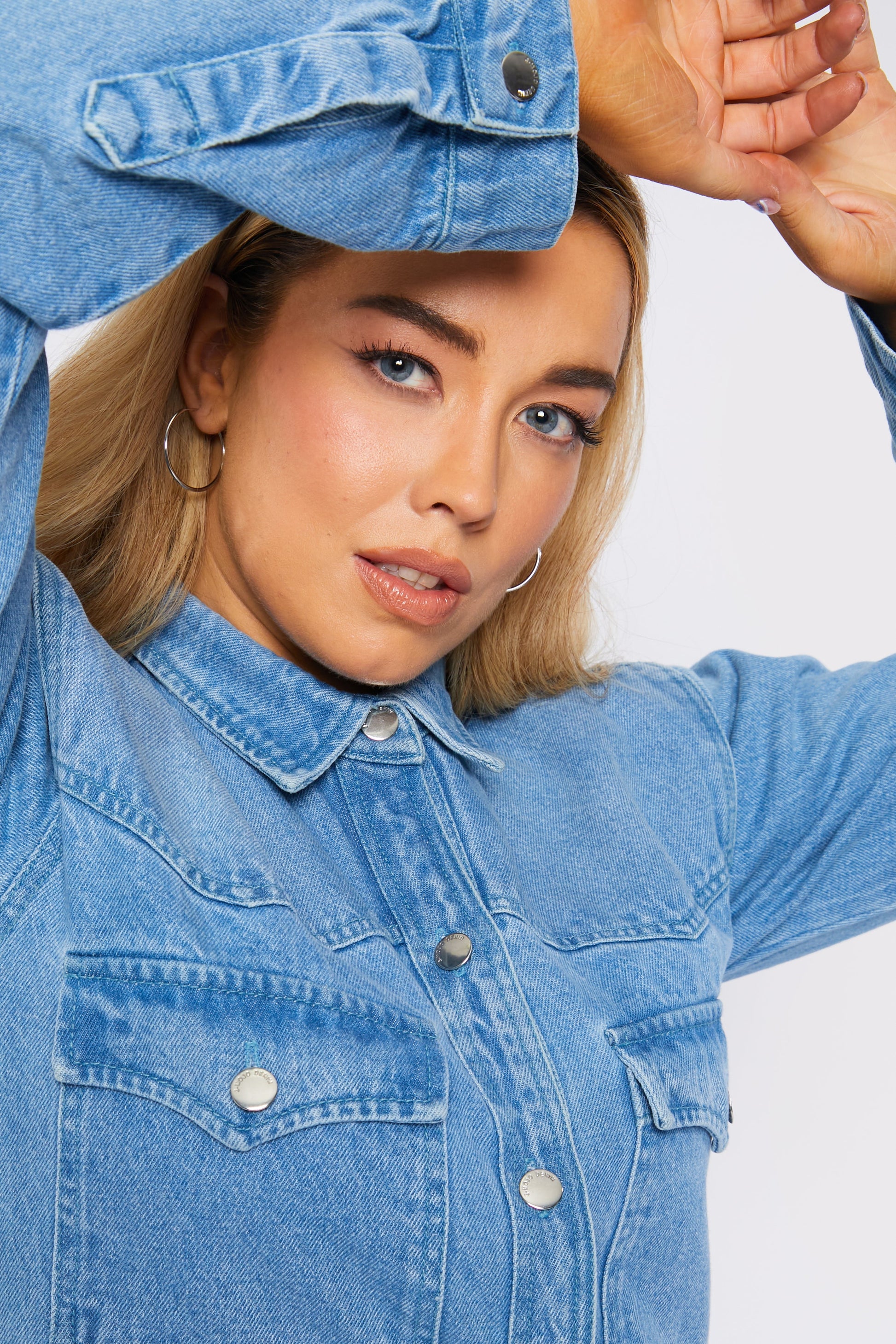 PLUS SIZE LONG DENIM SHIRT - LIGHT BLUE WASH