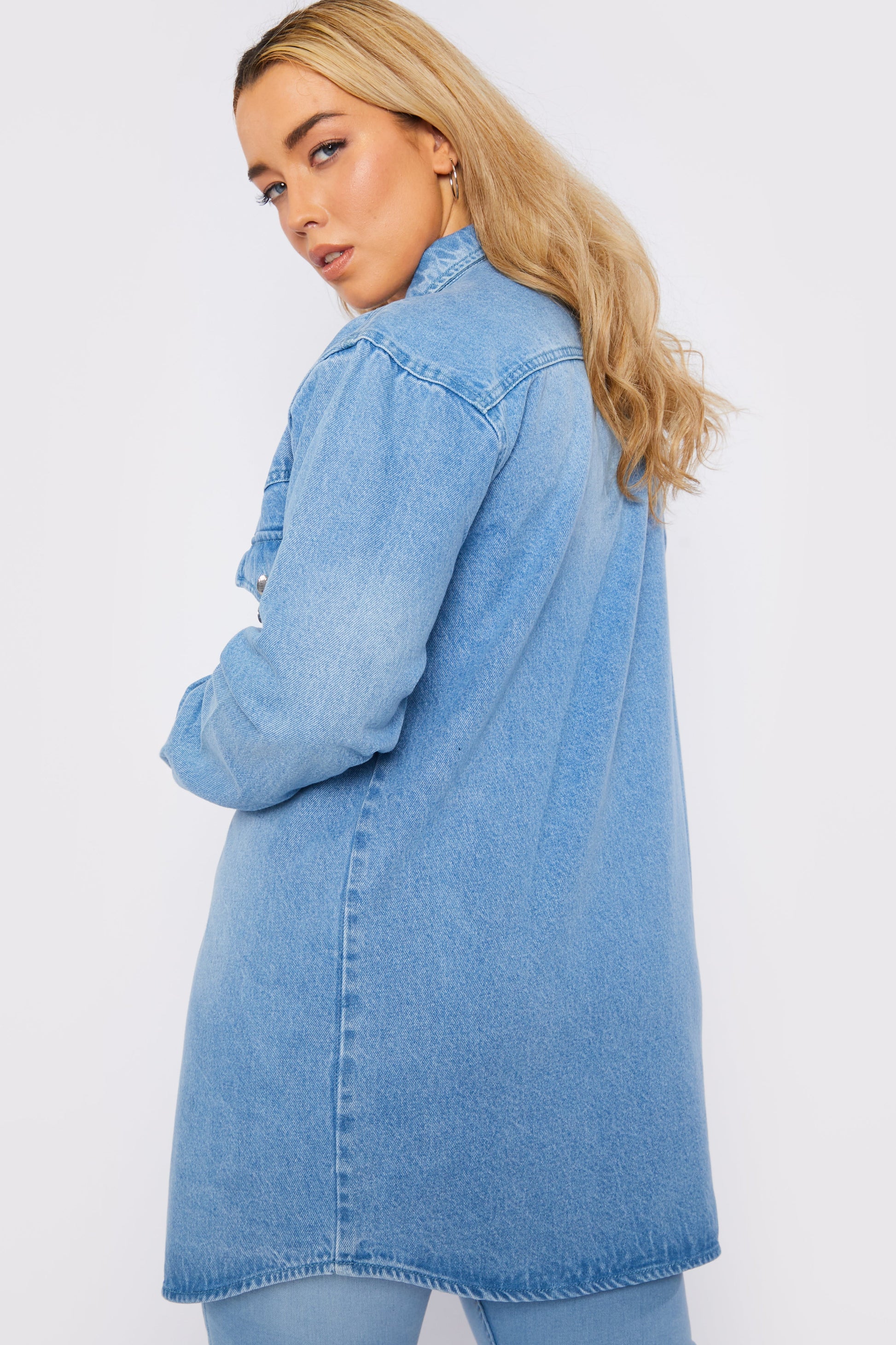 PLUS SIZE LONG DENIM SHIRT - LIGHT BLUE WASH