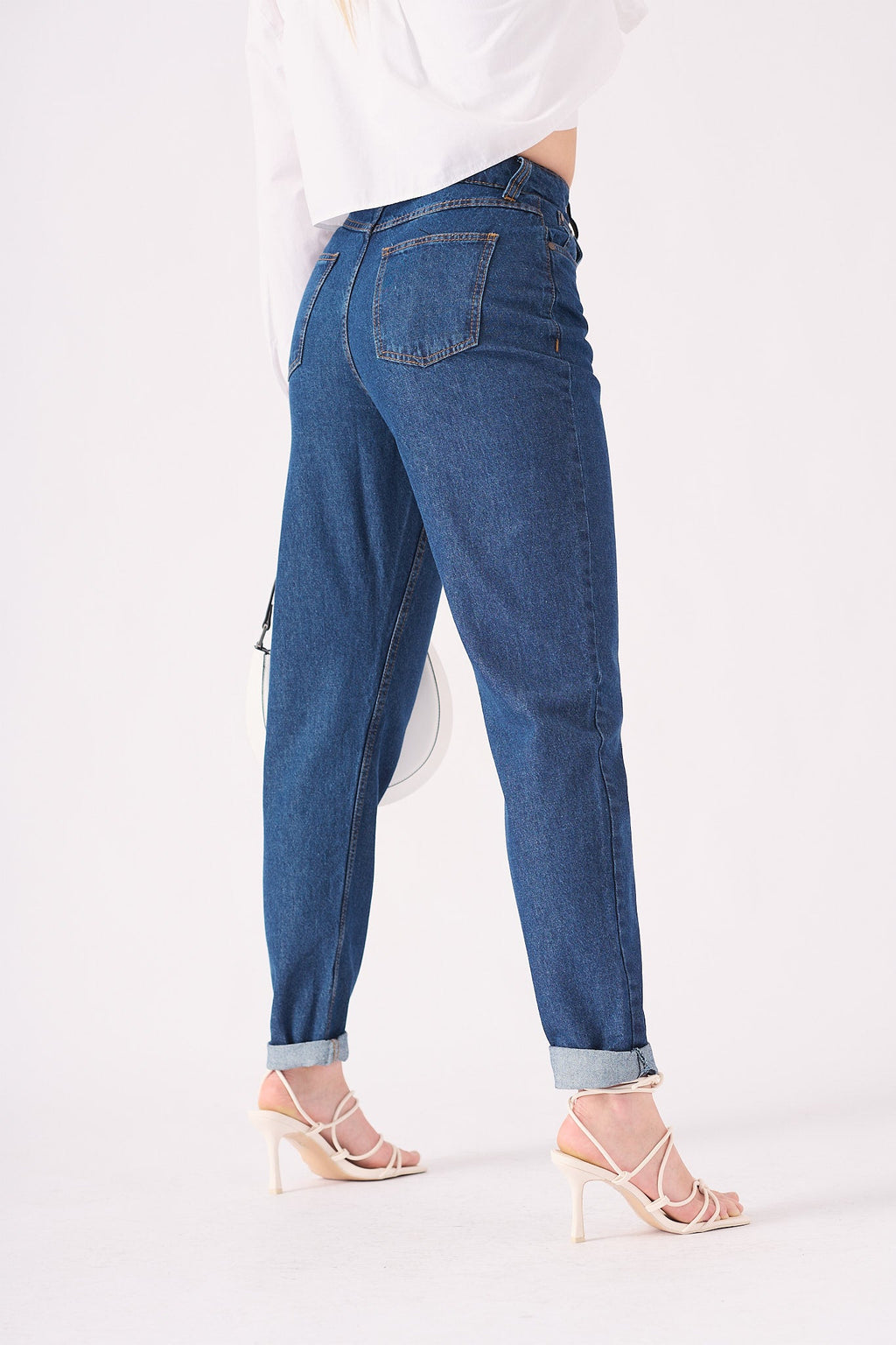 HIGH WAISTED TURN UP STRAIGHT LEG JEANS - MID BLUE