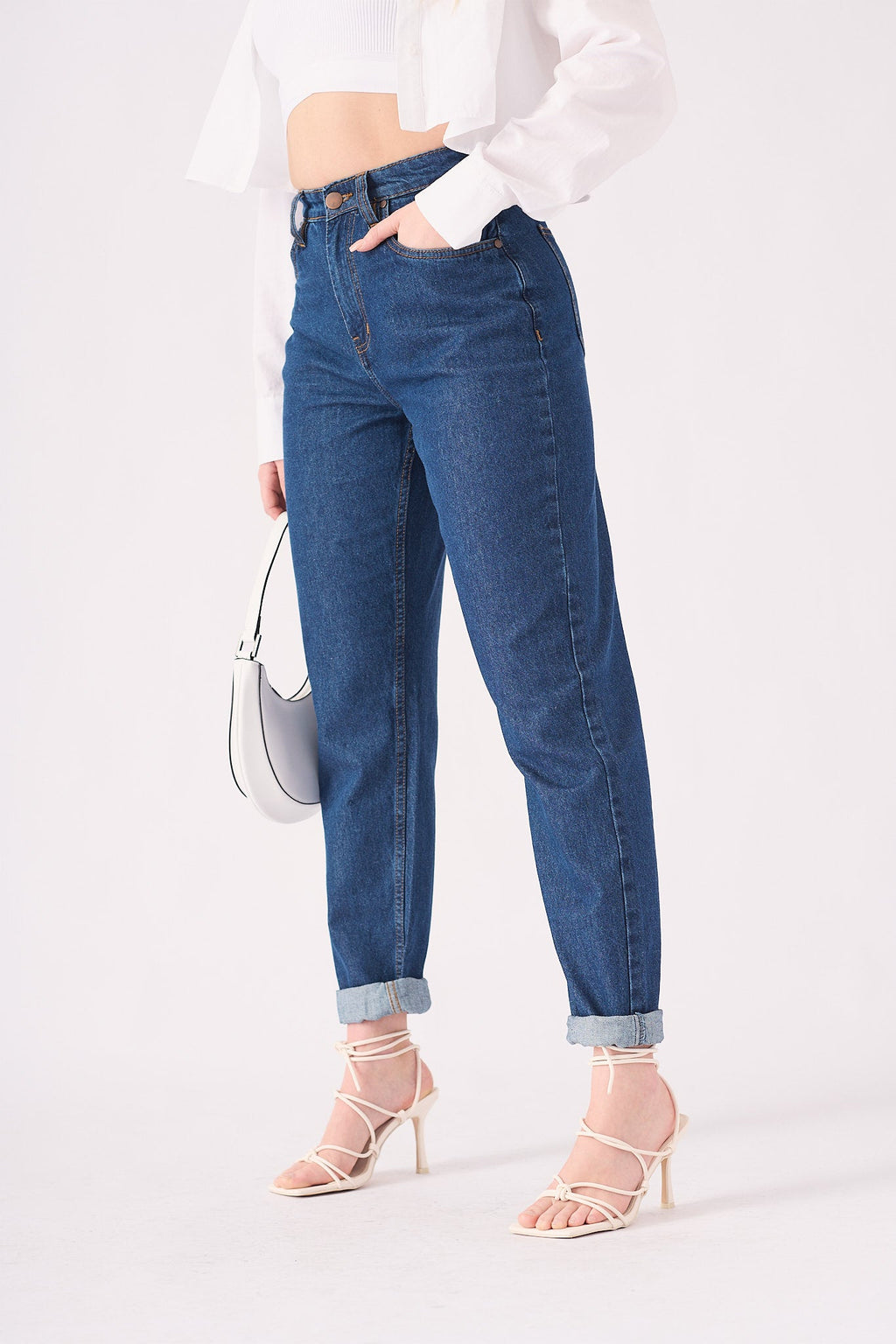 HIGH WAISTED TURN UP STRAIGHT LEG JEANS - MID BLUE