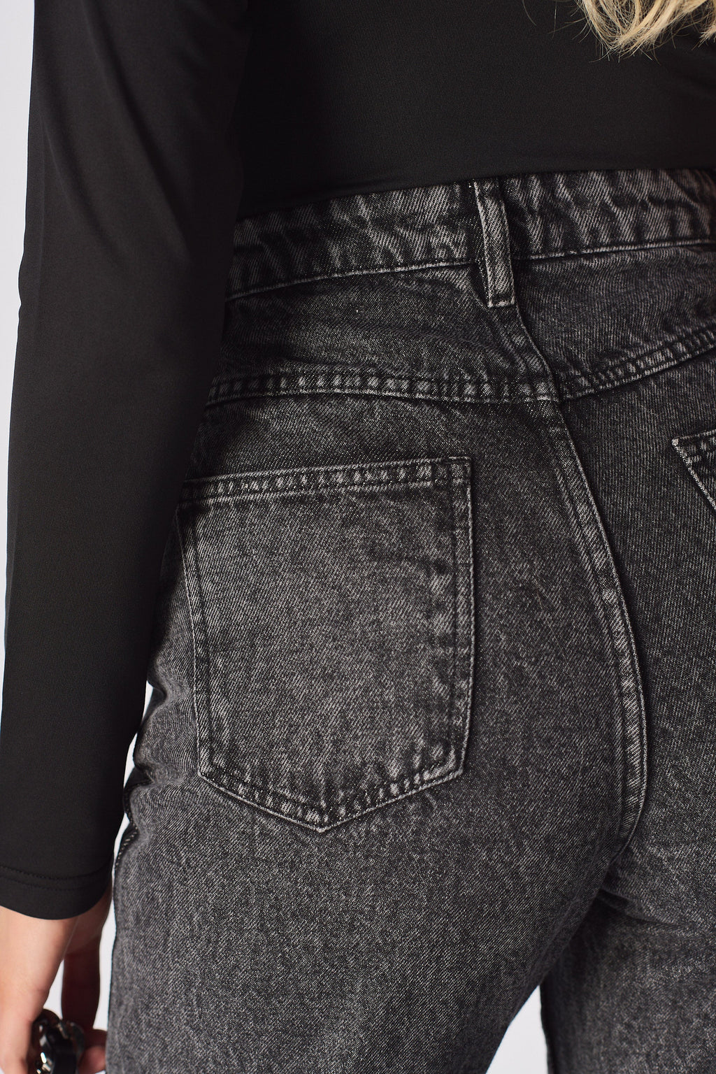 HIGH WAISTED SLIM STRAIGHT JEANS - BLACK