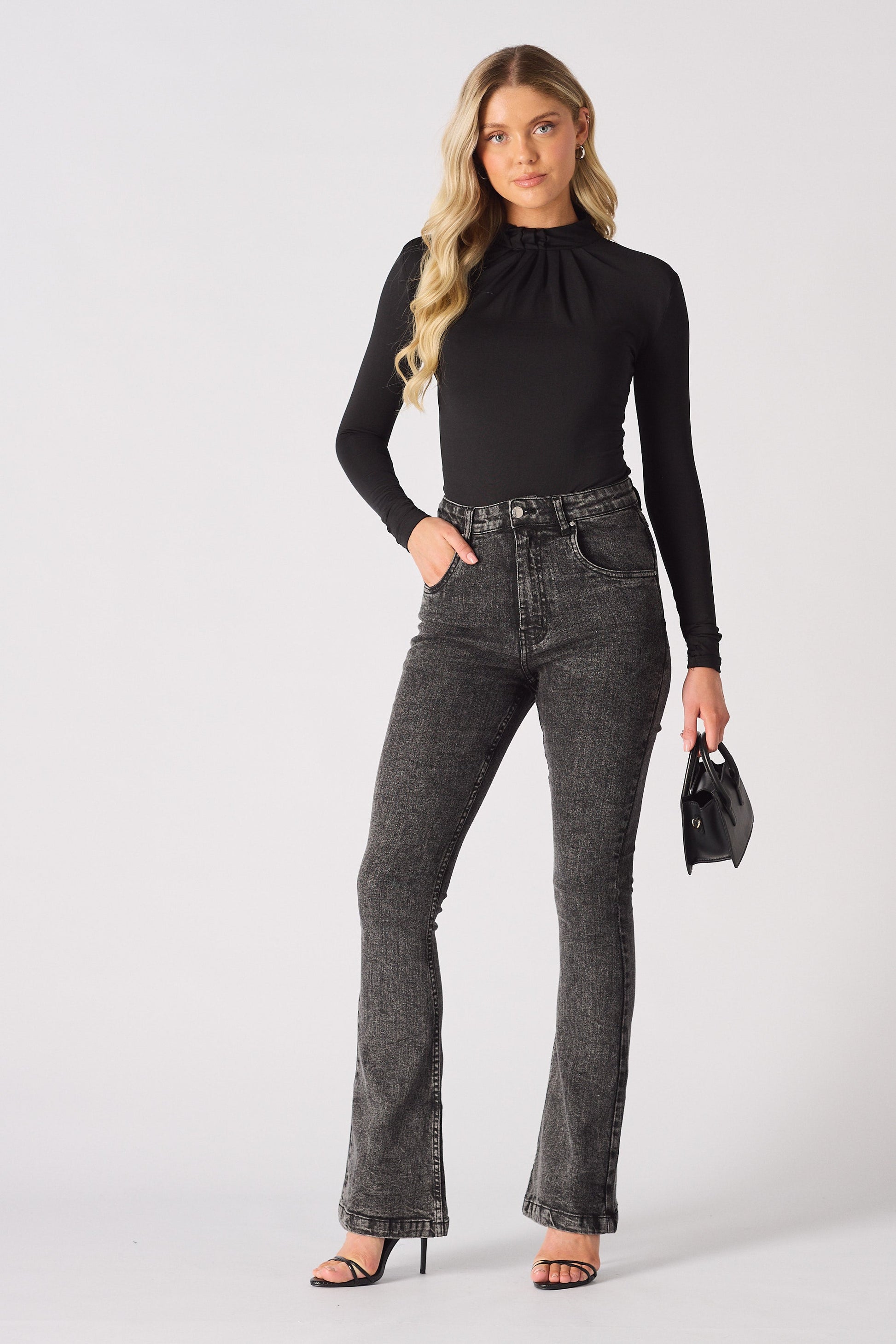 HIGH WAISTED FITTED FLARE JEANS - BLACK