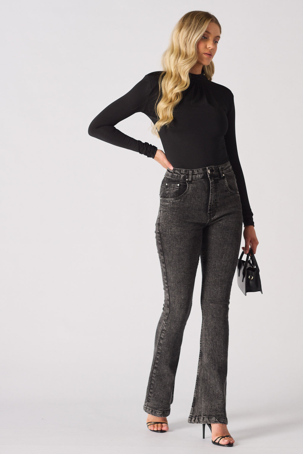 HIGH WAISTED FITTED FLARE JEANS - BLACK