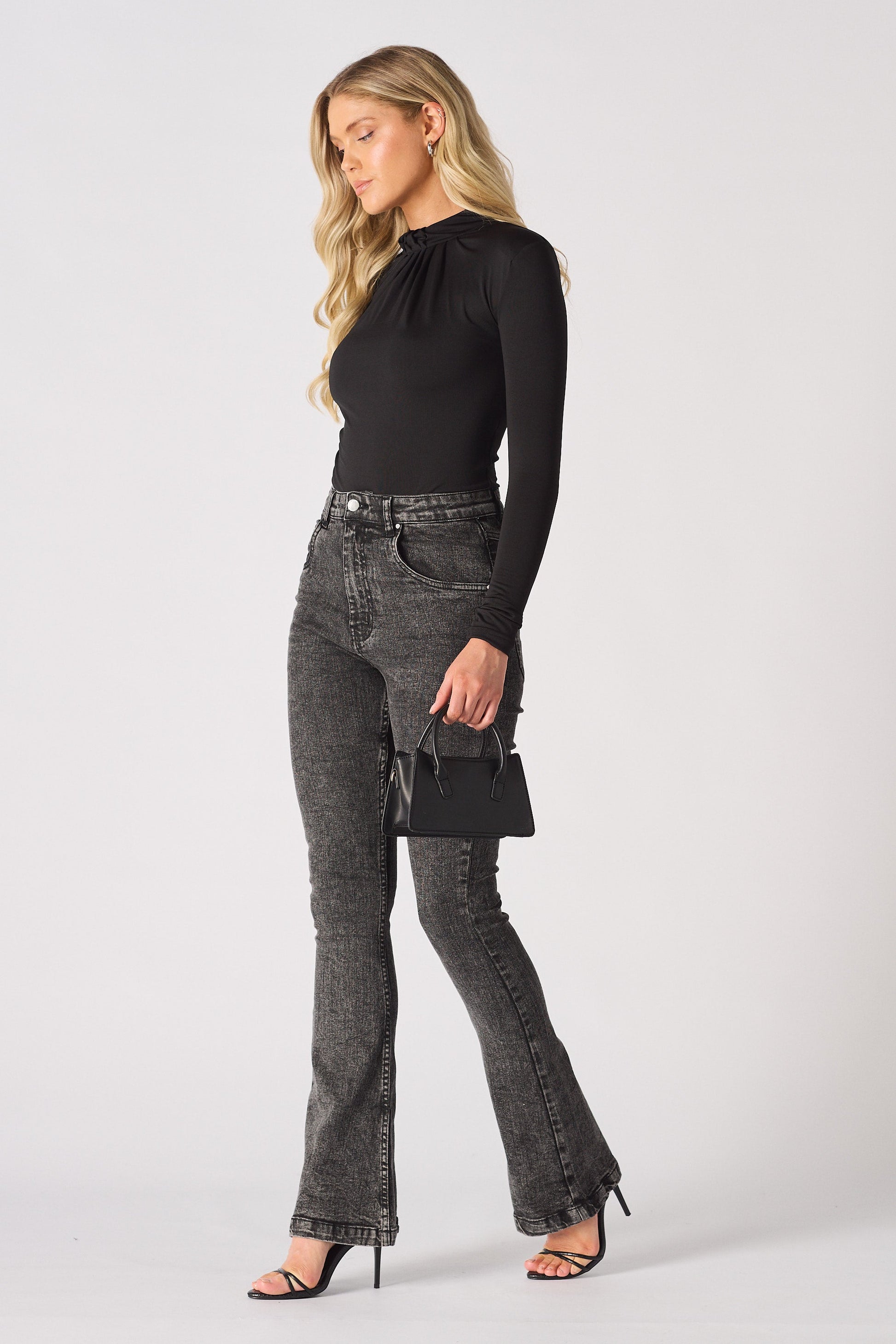 HIGH WAISTED FITTED FLARE JEANS - BLACK