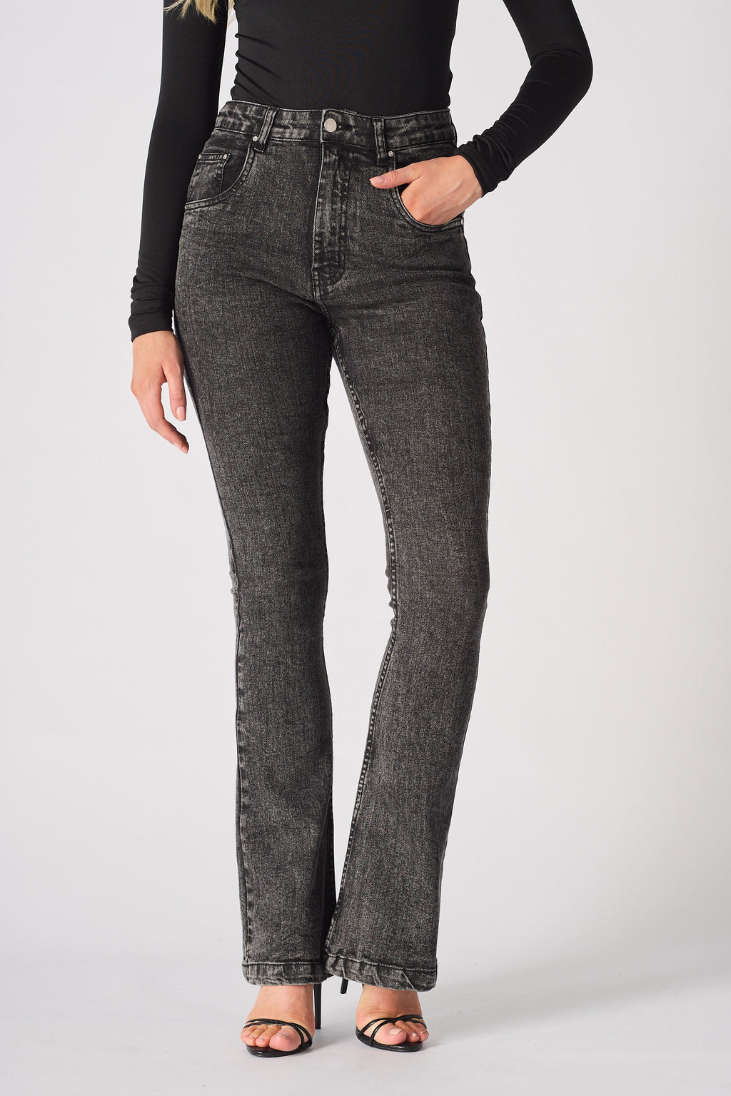 HIGH WAISTED FITTED FLARE JEANS - BLACK