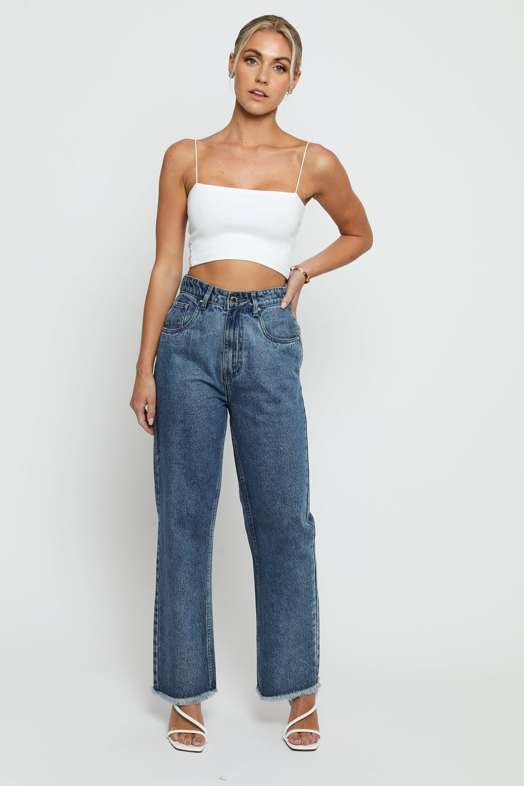 STRAIGHT LEG FRAYED HEM JEANS - MID STONE BLUE