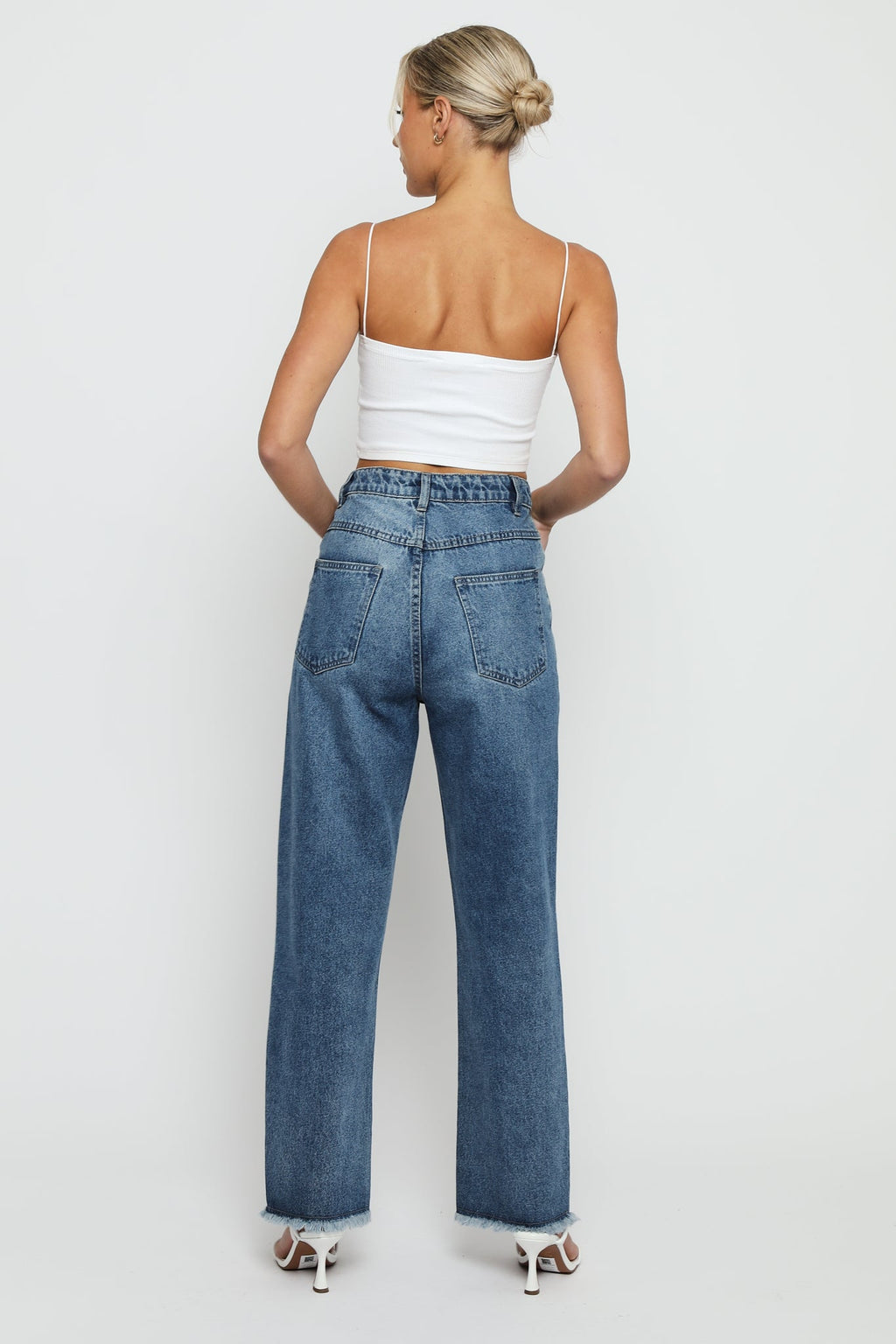 STRAIGHT LEG FRAYED HEM JEANS - MID STONE BLUE